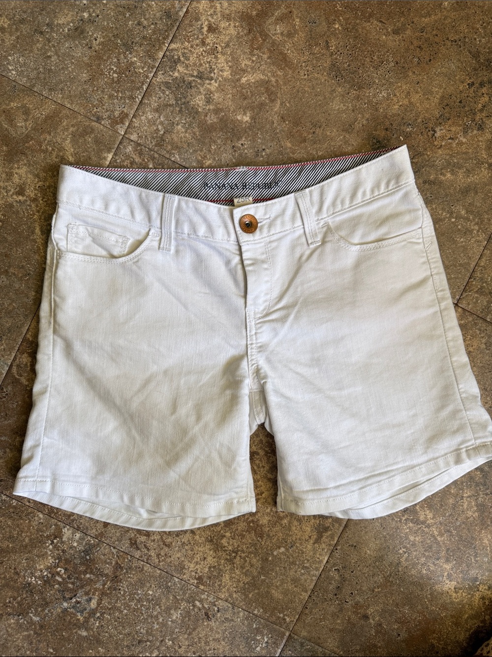 Banana Republic White Stretch Shorts Size 25R Classic Mid Rise